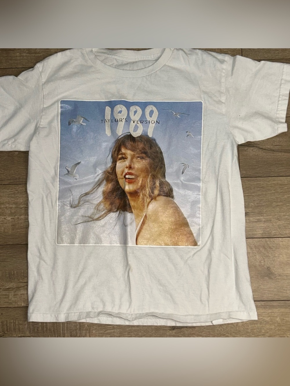 Taylor Swift 1989 Taylor's Version graphic t-shirt White SS Album Cover Graphic